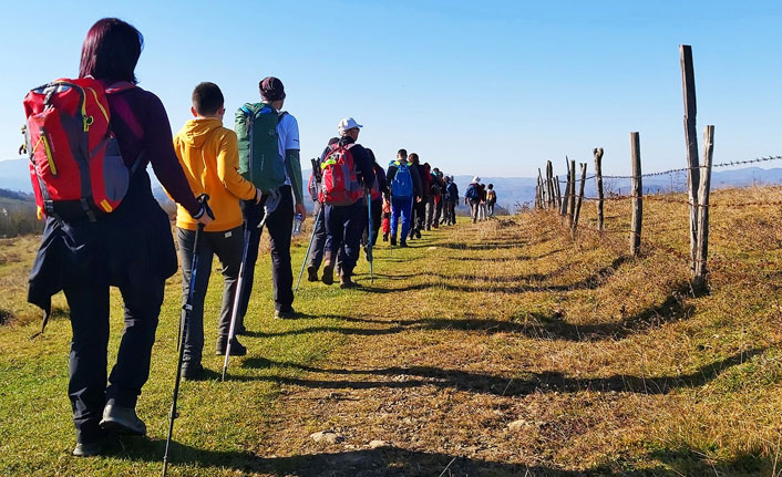 Ordulu dağcılar doğa yürüyüşünde