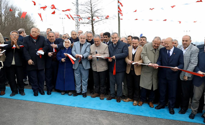 50 yıllık yol ilk kez asfalt gördü