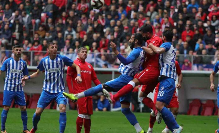 Samsunspor, sahasında Sarıyer'i 3-0 yendi.