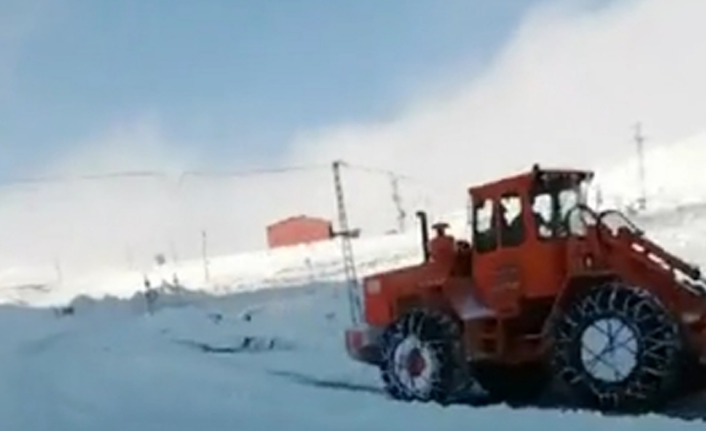 2 bin 200 rakımlı Eğribel Geçidi kar altında