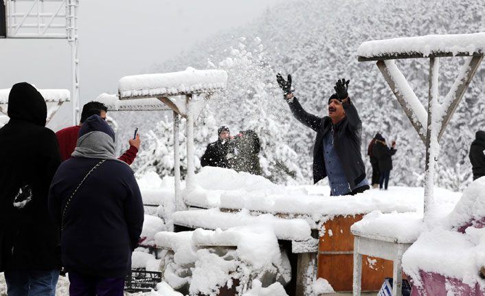 Zigana Dağı'nda kar kalınlığı 15 santimetreyi geçti