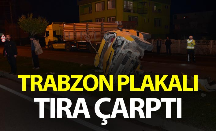 Trabzon plakalı tıra çarptı: 1 yaralı