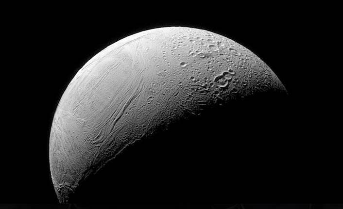 Satürn'ün uydusu Enceladus'taki 'kaplan sırtı deseni' nin sırrı çözüldü