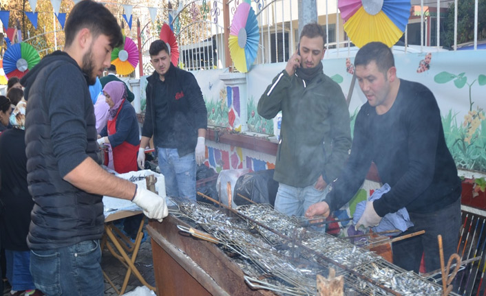 Anaokulunda 1 saatte 500 kilo hamsi tüketildi