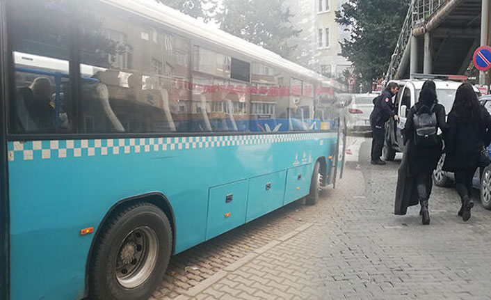 İstanbul'da özel halk otobüsü bir anda karıştı! Uyuyan kadına iğrenç hareket!