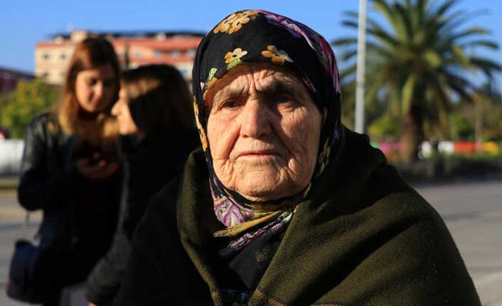 Cinsel saldırıya uğrayan yaşlı kadın duruşma öncesi gözyaşı döktü