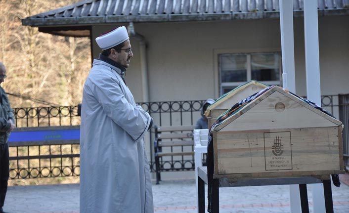 Ağacın altında kalarak hayatının kaybeden çift son yolculuğunu uğurlandı