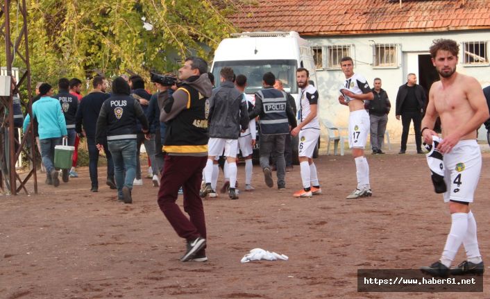 Maçın ardından futbolcular birbirine girdi