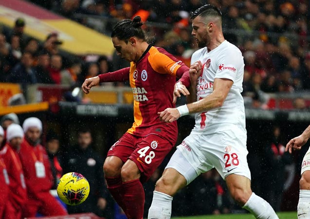 Galatasaray Antalyaspor'u rahat geçti