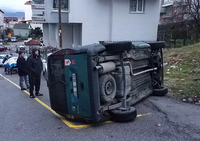 Samsun'da dolmuş takla attı