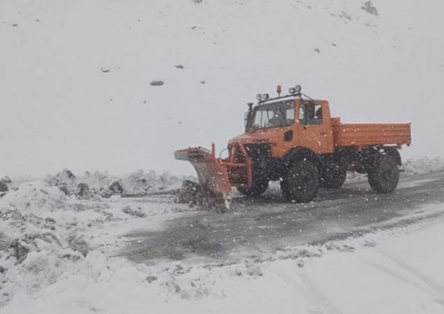 Doğu Karadeniz'de kar yağışı - 161 köy yolu ulaşıma kapandı