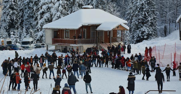 Artvin'deki kayak merkezi doldu taştı