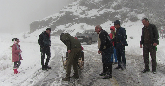  Artvin’de Macahel’e ulaşım kar yağışı ile birlikte güçleşti