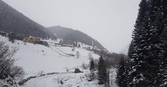 Doğu Karadeniz'de 711 köy yolu ulaşıma kapandı