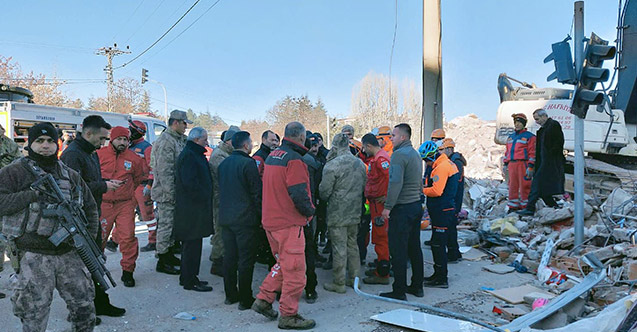 Trabzon’dan Elazığ’a kurtarma ekibi! Çalışmalara katıldılar