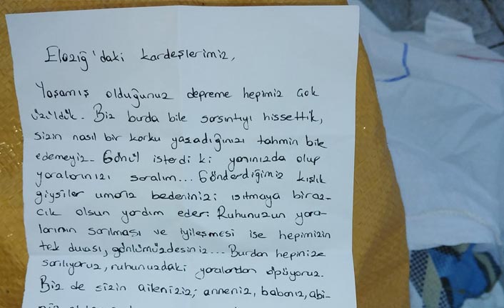 Yardım paketinden çıkan not duygulandırdı: "Ruhunuzdaki yaralardan öpüyoruz”