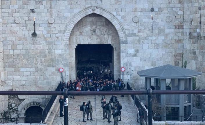 İsrail güçlerinden Mescid-i Aksa'ya baskın