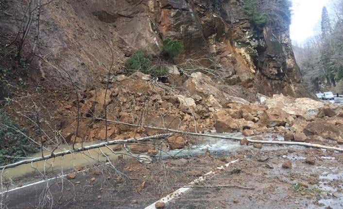 Trabzon'da heyelan - AK Partili isim son anda kurtuldu