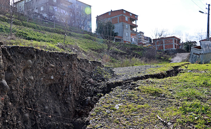 Samsun'da adeta yer yarıldı