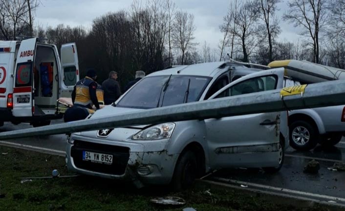 Samsun'da kapalı kasa kamyonetler çarpıştı