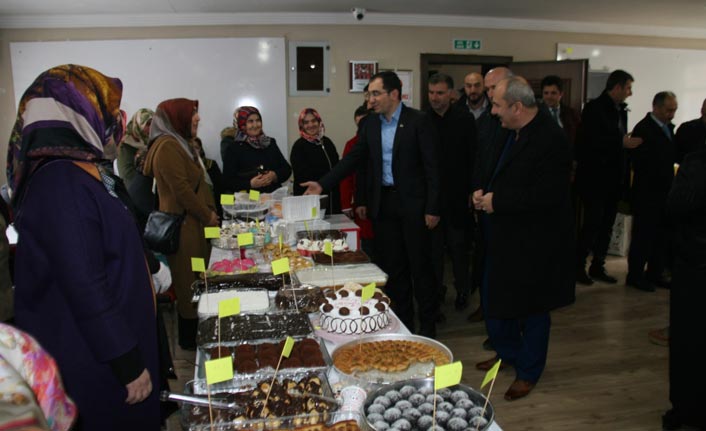 Depremzedeler yararına kermes düzenlendi