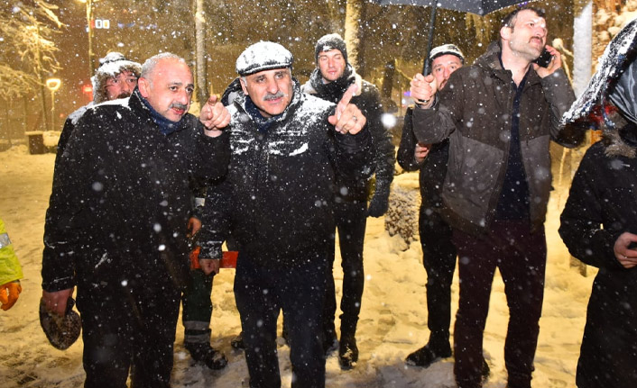 Zorluoğlu ve Genç kar temizleme çalışmalarını yerinde inceledi