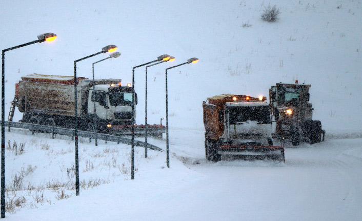 Bayburt'ta 187 köy yolu kapandı