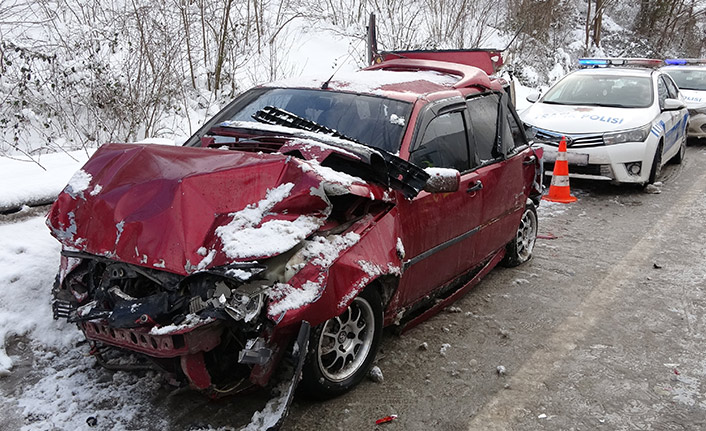 Ordu'da buzlu yolda zincirleme kaza