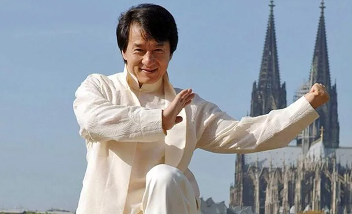 Jackie Chan'den korona virüsü adımı!