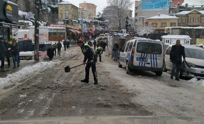 Trabzon'da polisten kış lastiği denetimi