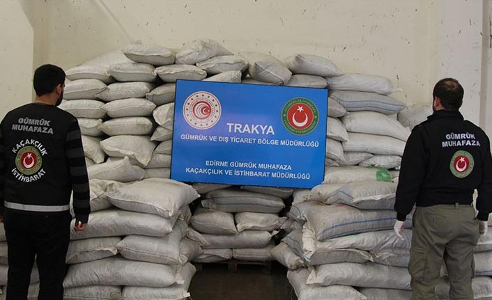 Kapıkule'de bir operasyonda 2 ton 70 kilogram esrar ele geçirildi