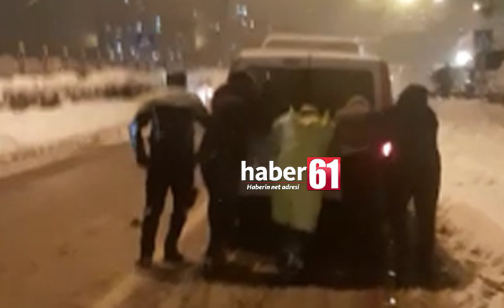 Trabzon’da polislerden alkış alan hareket! Yolda kalan araçlara böyle yardım ettiler