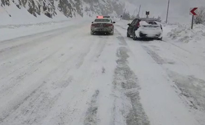 Zigana'daki çığ nedeniyle kapanan yol açıldı!