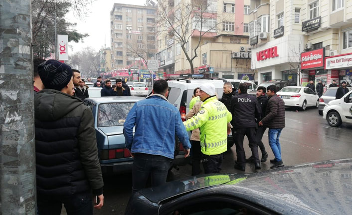 Avcılar'da sopalı, sandalyeli kavga kamerada