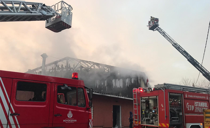 Pendik’te metal kaplama fabrikasında yangın