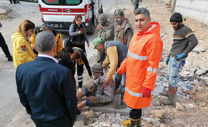 İnşaatın beton kalıbı çöktü