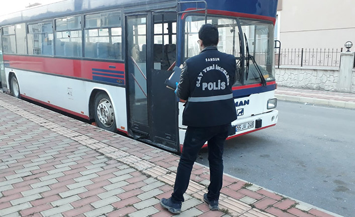 Pişkin hırsızlar otobüste alkol alıp teybi çaldı!