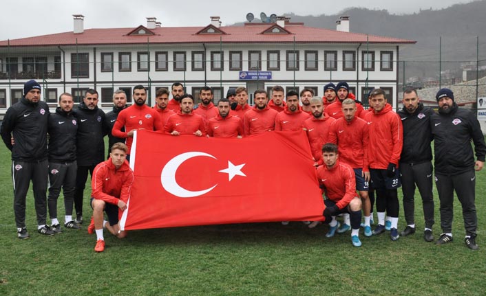 Hekimoğlu Trabzon'dan Türk Bayraklı poz