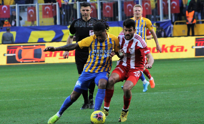 Sivasspor Ankaragücü'nü geçti