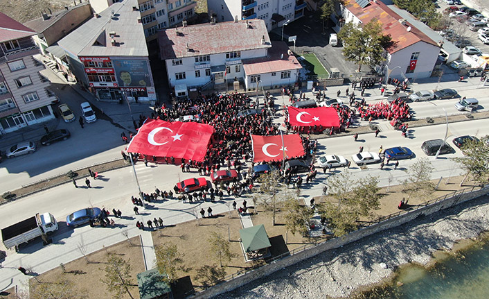 Bayburt, Mehmetçik için yürüdü