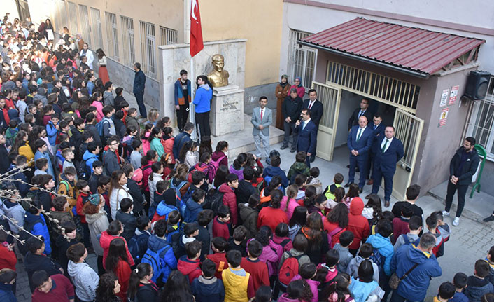 Deprem riski nedeniyle okul taşındı