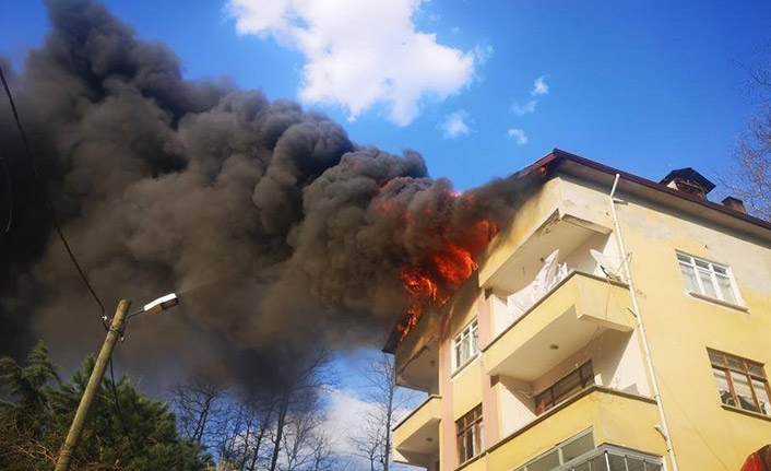 Çatıyı bir anda alevler sardı