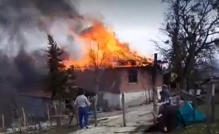 Ordu’da bir ev ile ahır alevlere teslim oldu