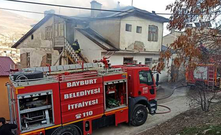 Bayburt'ta korkutan yangın