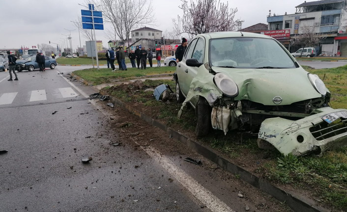 Samsun'da trafik kazaları: 3 yaralı