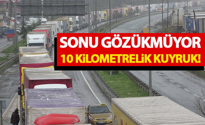 Sarp sınır kapısında tır kuyruğu 10 kilometreye ulaştı