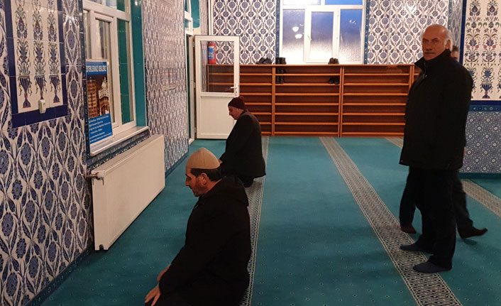 Gümüşhane'deki camilerde cemaatsiz namaz kılındı