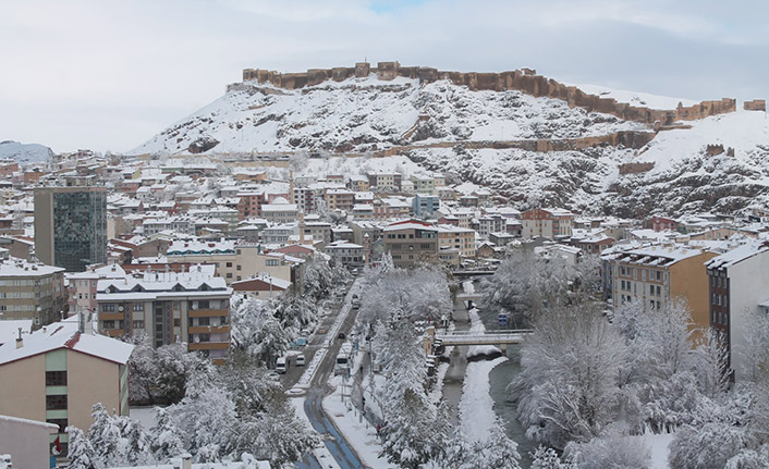  Bayburt’ta kar yağışı etkili oluyor