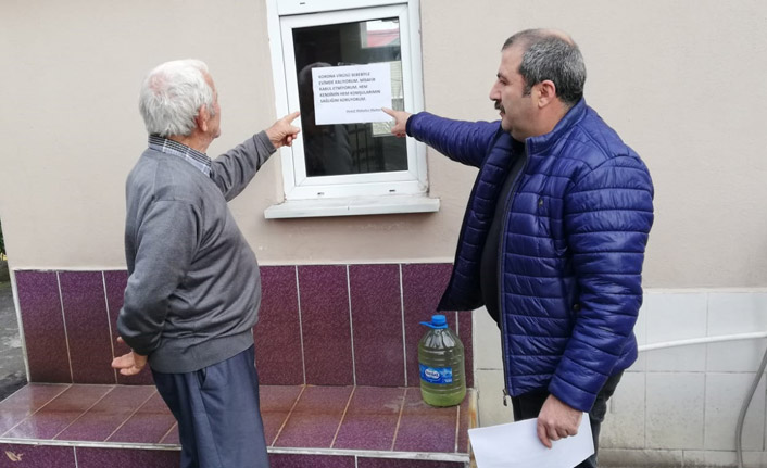 Trabzon’daki muhtardan örnek kampanya ‘Evimde kalıyorum. Misafir kabul etmiyorum’