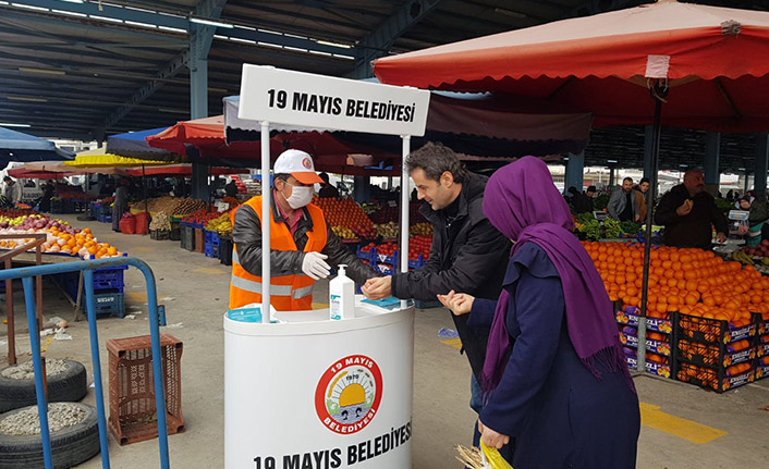 Belediyeden vatandaşa ücretsiz maske ve eldiven!